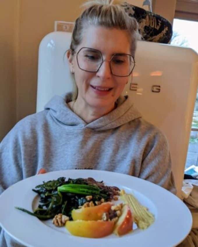 Paula Paul mit warmem Grünkohlsalat
