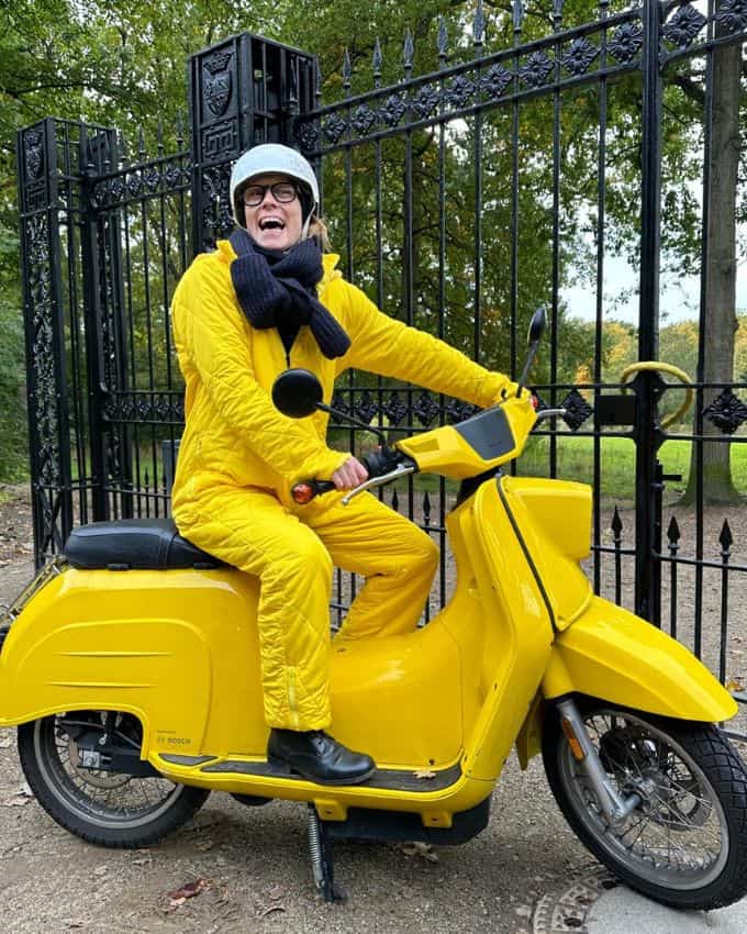 Susanne Liedtke auf Vespa