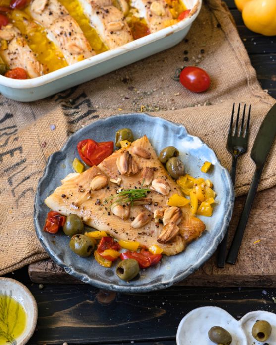 Mediterraner Seelachs mit Gemüse aus dem Ofen I Foto Katja Mathes
