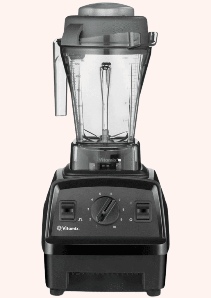 Vitamix Explorian E310 auf rosa Hintergrund