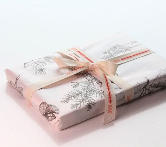 Buch Somebodytoldme verpackt