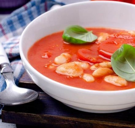 cannellini-bohnensuppe-mit-paprika-tomate-und-basilikum.jpg