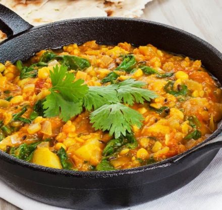 Süßkartoffel-Kokos-Curry mit Spinat und Tarka Dal