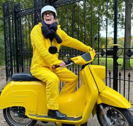 Susanne Liedtke auf Vespa