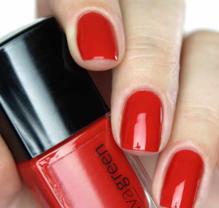 avagreen roter Nagellack