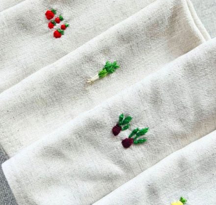 Mit Gemüse bestickte Servietten | Greta Marieke Dittmer